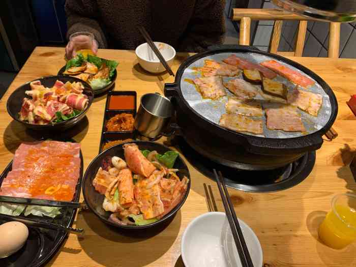 柒酒烤肉(工商大学店)-"地址:岳麓区岳麓大道606号广众精品宾馆.
