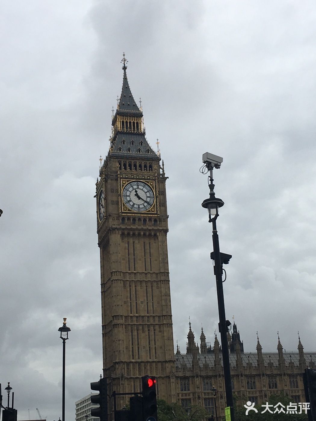 英国伦敦的标志性建筑位于伦敦市中心每到准点还有钟