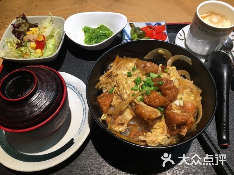 鸡肉鸡蛋盖饭