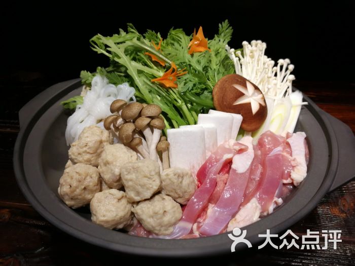 鲜汤鸡肉丸子锅