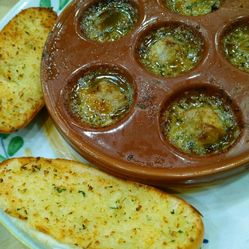 萨莉亚(悦荟广场店)的蒜香蜗牛加面包好不好吃