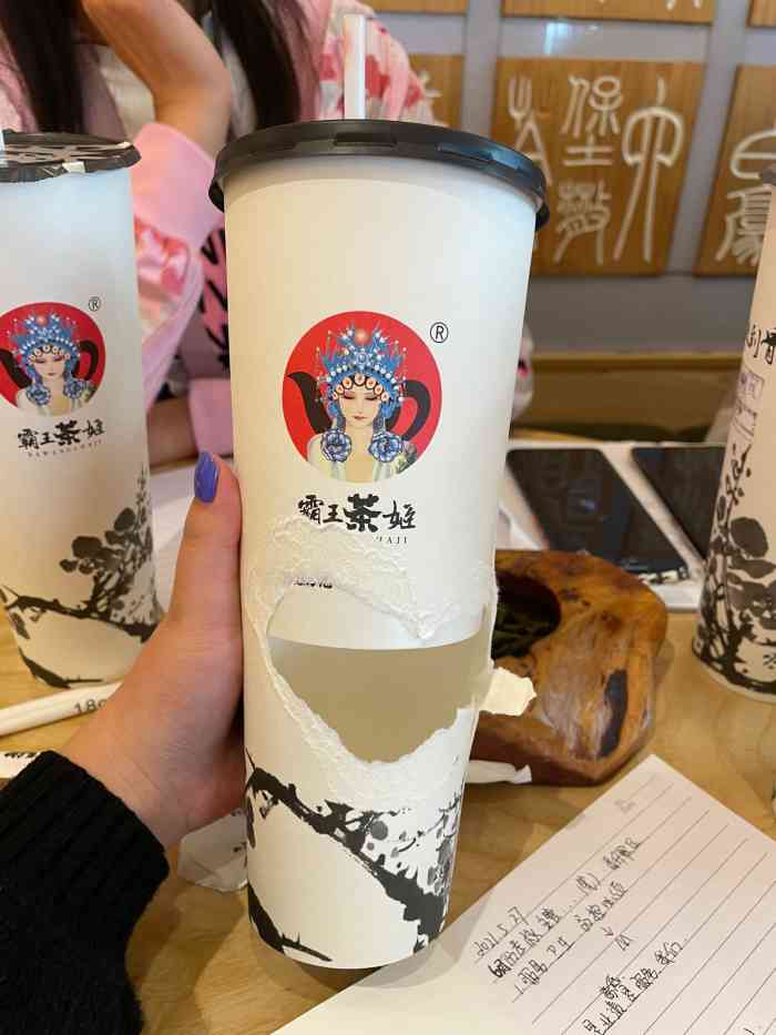 chagee霸王茶姬(新西南店)-"「花田乌龙」茶的味道很淡,甜度也是刚刚.
