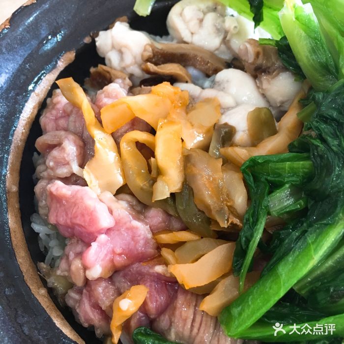 榨菜牛肉田鸡煲仔饭