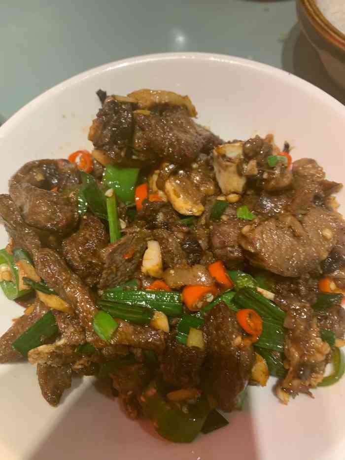 湘院子(来魅力女人世界店)-"菜价格不太便宜,点了两个素菜,还都不是新