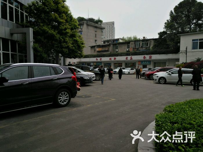 华西医院西藏成办分院停车场-图片-成都爱车