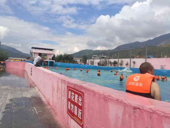 漫水湾庆林温泉度假山庄-"位置在冕宁县漫水湾高速不