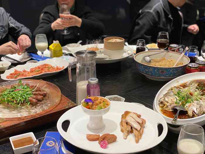 悦和慧·海鲜融合餐厅"餐厅的老板,据说在鹿城区开有高档素食餐厅.