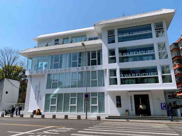3号仓库(宁波首店)-"在朋友圈经常刷到这家纯白系餐厅,一直没去.