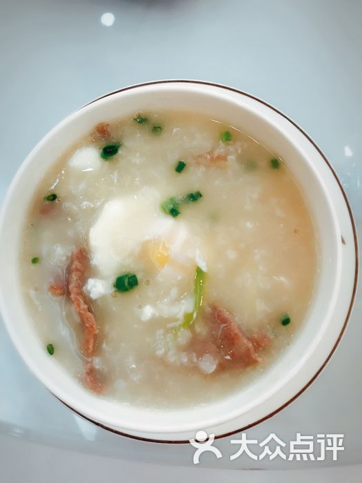 窝蛋牛肉粥