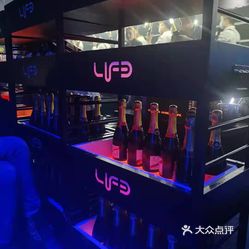 福州路life酒吧! 听说是南昌崽里子,女崽子最多的一个娱乐根据地.