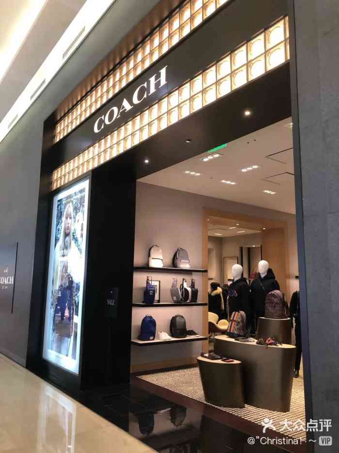 探店之coach蔻驰(店铺位置)coach蔻驰位于群光广场的一楼,一进门就是