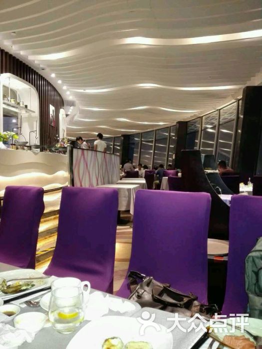 亚洲国际大酒店云顶阁360度旋转餐厅的点评