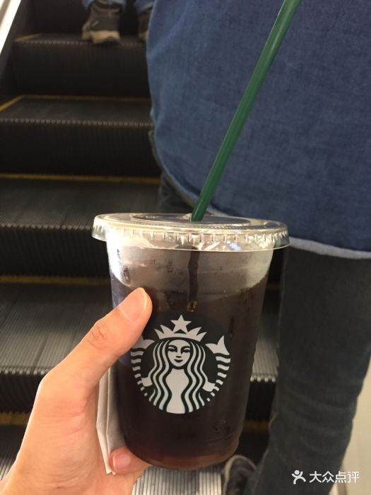 星巴克(莘庄龙之梦店)大杯冰美式咖啡图片
