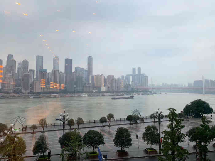 海棠烟雨公园-"喜欢烟雨路这个诗意的名字,在江边喝点