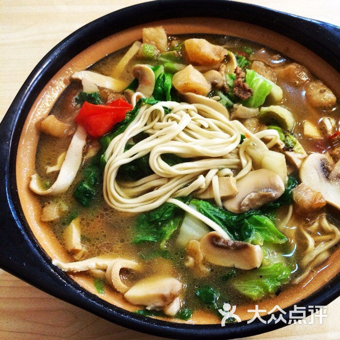 青菜肉丝香干油渣蘑菇砂锅面