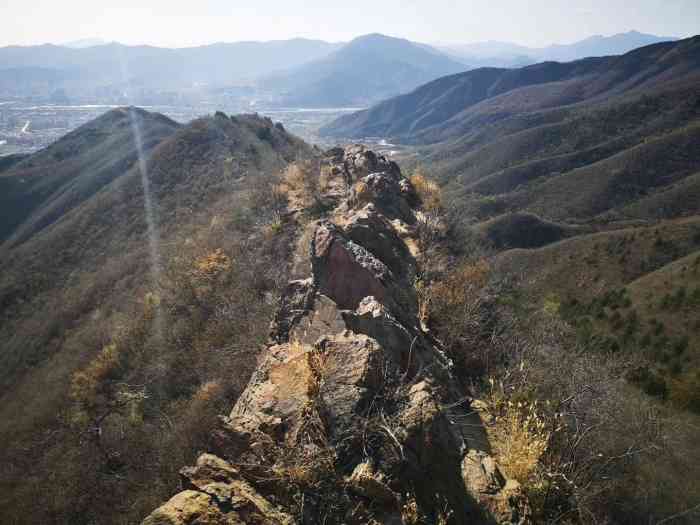 黑石头村"一路跟着朋友来的,对于具体位置,东南西北.