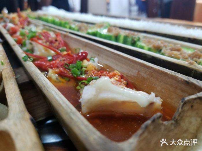 竹筒剁椒蒸鱼头