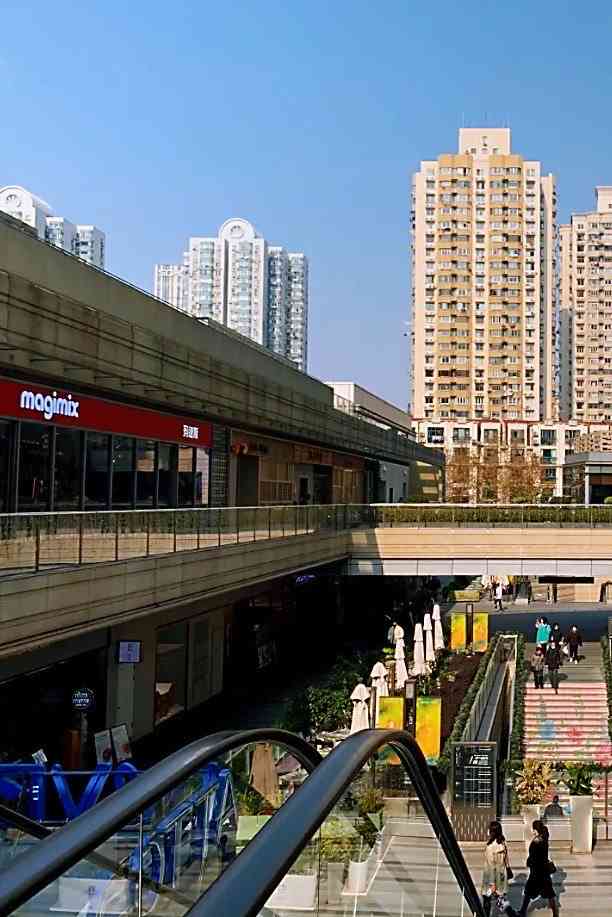 "中海环宇荟"位于黄陂南路838号,这里的交通十分便捷,距地铁13号线九