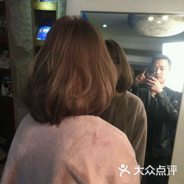 发型师:                                     余 林