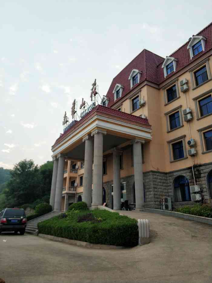 北京金海湖南华山庄-"据说这家酒店是附近唯一挂三星的酒店,但是.