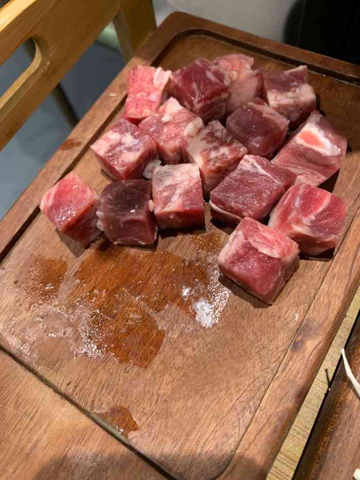 大喜家韩式烤肉-"「羊五花肉」肥瘦相间的羊肉片,烤完