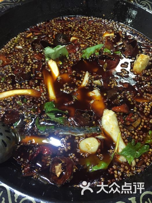 鱼摆摆:位置在办出国证的对面,巴南区水.重庆美