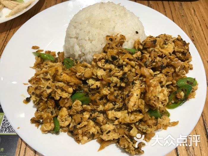 外婆菜杭椒鸡蛋盖饭