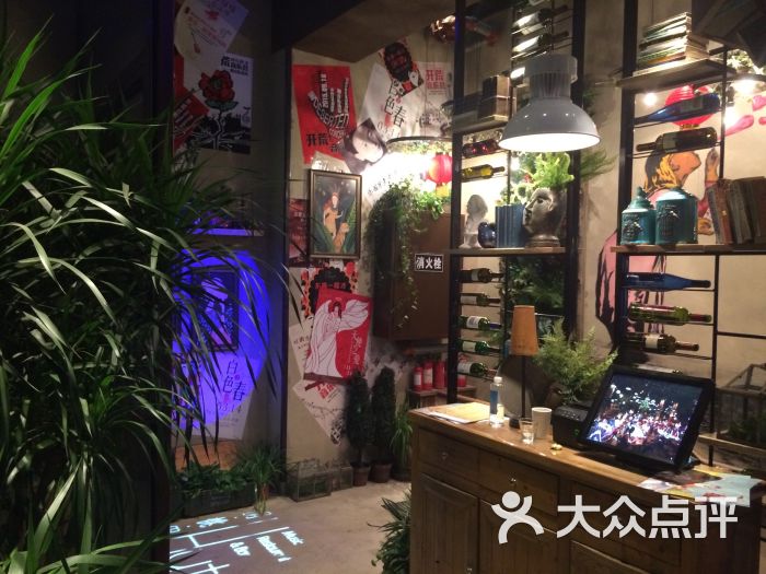 胡桃里酒吧人均消费_胡桃里音乐酒吧(3)
