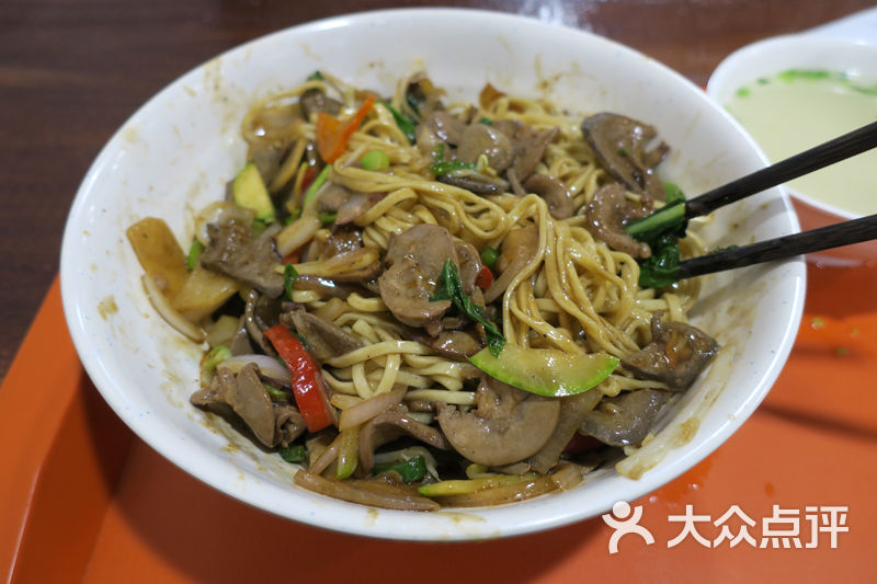 腰子猪肝拌面