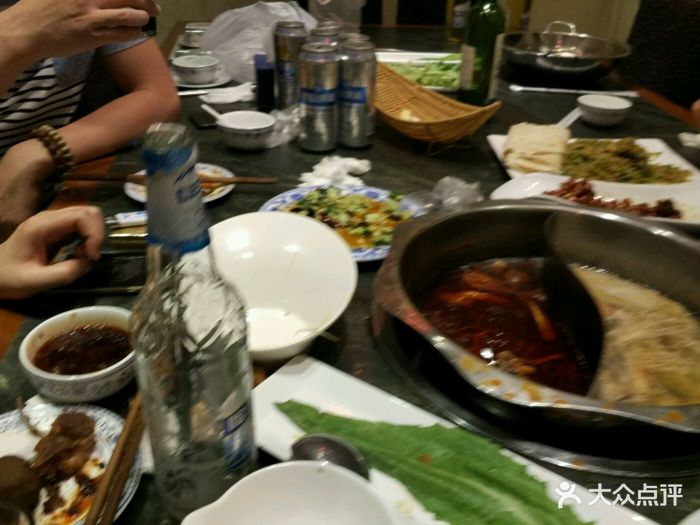羊蝎子是一道不错的菜,现在的人吃羊蝎子有.吃了基围虾上不上火图片
