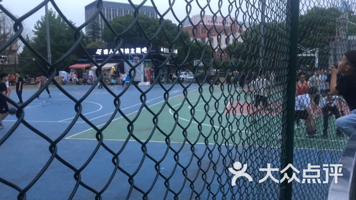 黑曼巴篮球公园图片 - 第1张