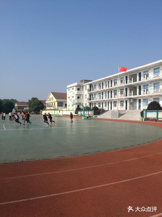 江背镇中心小学操场图片 第3张