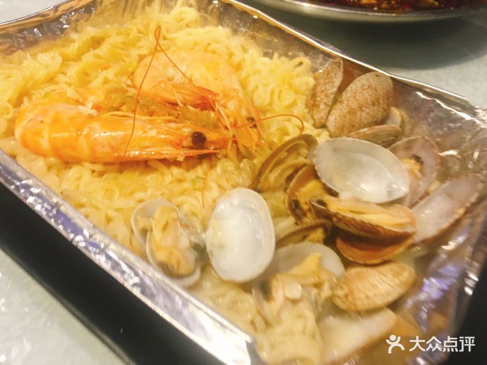 串约时光顺祥海鲜烧烤锡纸海鲜方便面图片 - 第2张