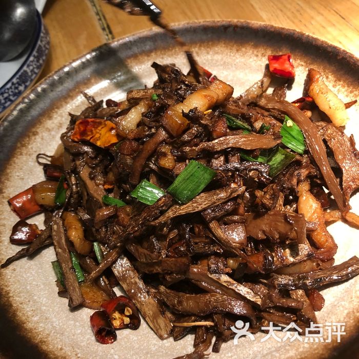 山间堂民间瓦缸煨汤馆井冈山烟笋烧肉图片-北京江西菜