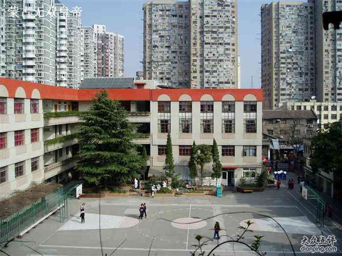 向东中学-"我同学的孩子学校,我以前的老师也在里面执