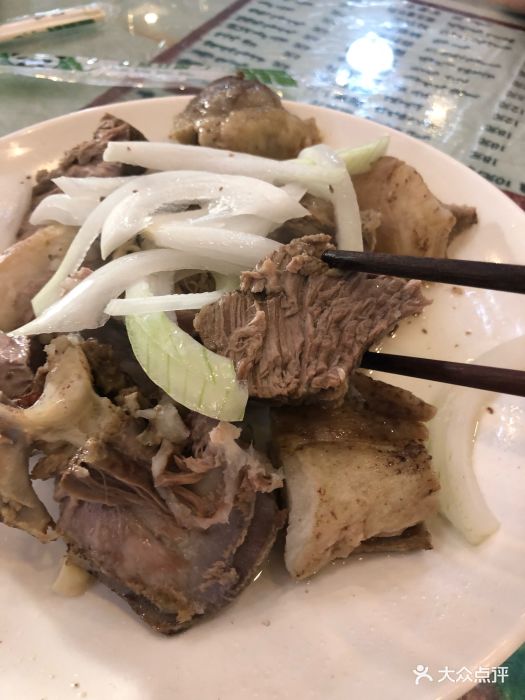 吐鲁番一家网红店,本地人游客都不少,好在.-艾