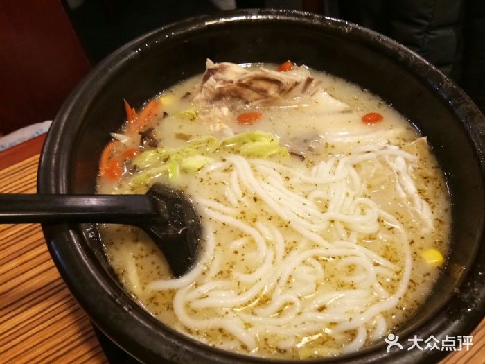 过桥缘(大华路店)鸡肉米线图片 第1张