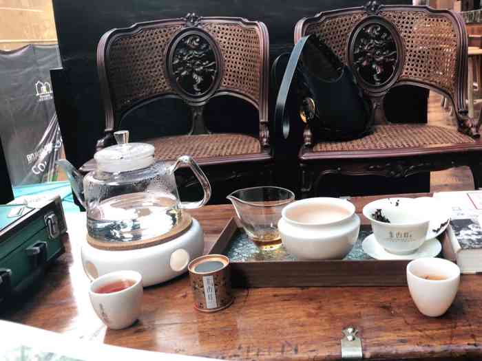 自己创业最大的乐趣可能就是每天在各种茶馆和咖啡店喝茶喝咖啡谈事谈