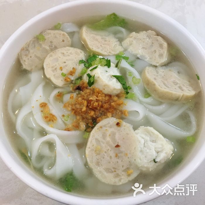 鱼丸肉饼河粉汤