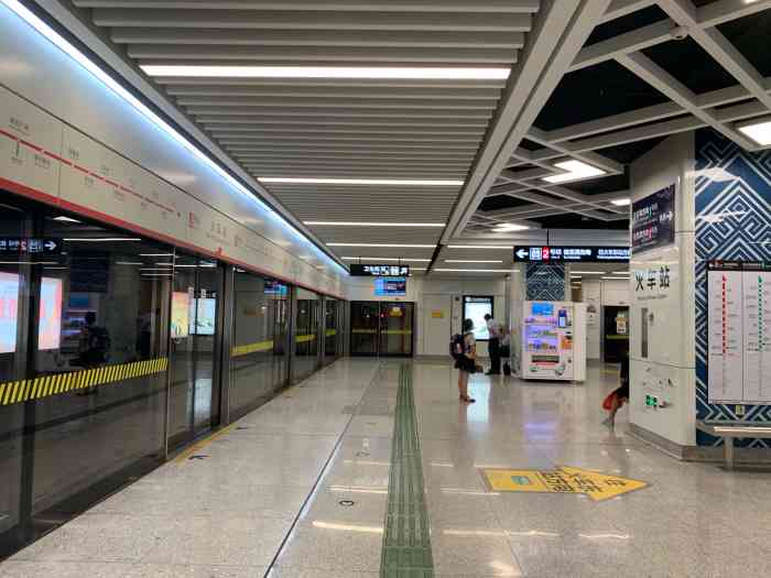 火车站(地铁站"火车站是南宁地铁1号线和2号线的换乘站之.