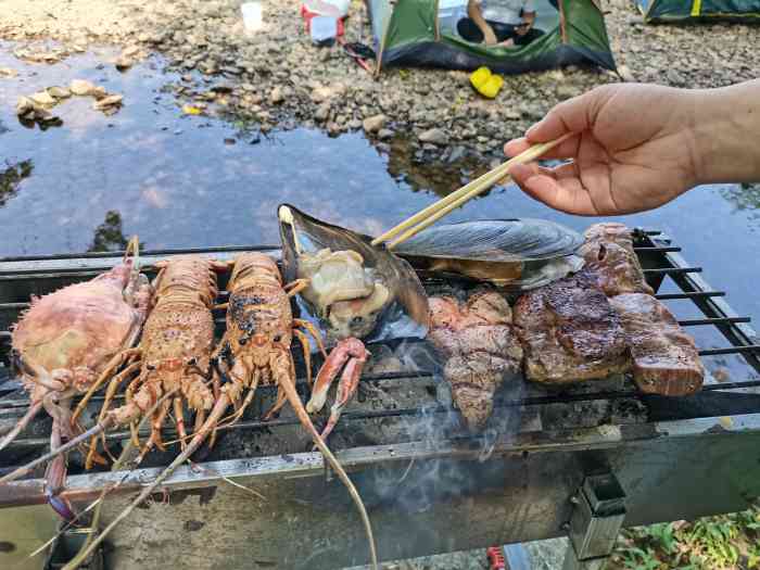 余杭双溪漂流-烧烤点"可以自己带食材去,100块可以租两个小时.