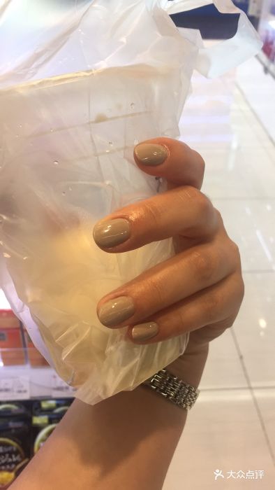 很荣幸中了霸王餐,选了美甲的项目。预约的.