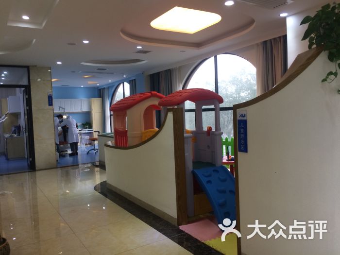 杏林口腔门诊部儿童区图片 - 第1张