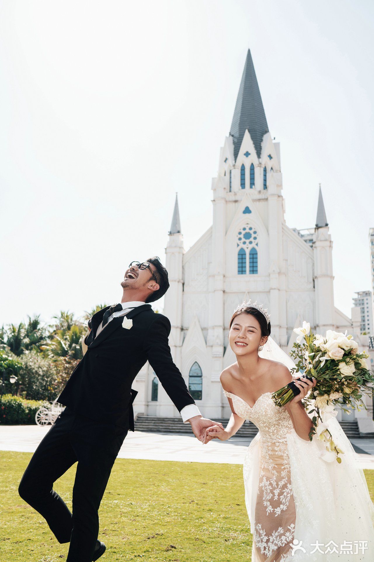 2020年火爆朋友圈的户外教堂婚纱照