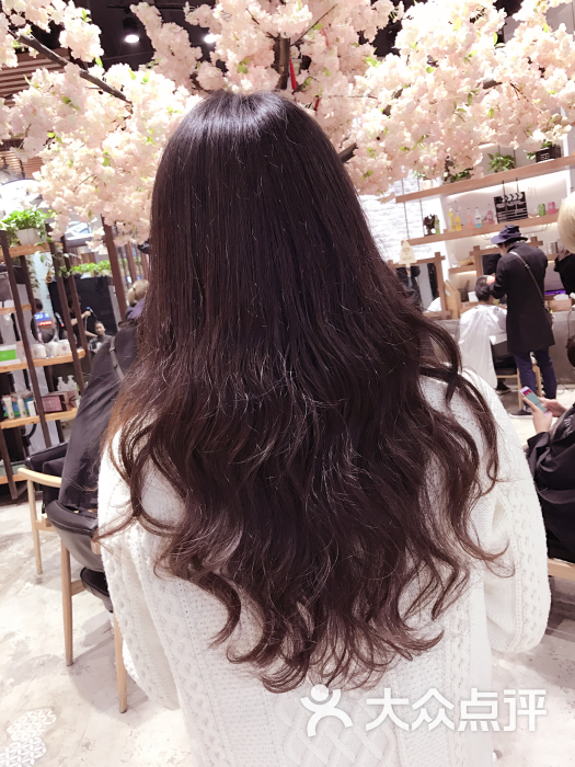 simple hair日系染发沙龙(华贸天地店)长发大卷图片 - 第1张