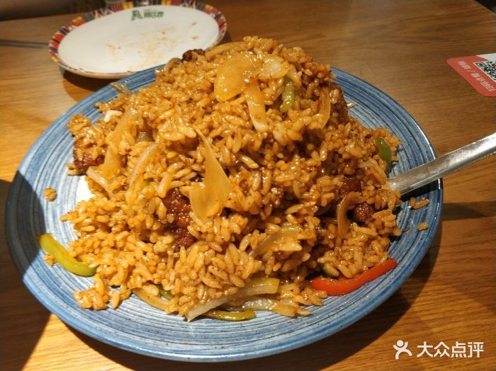 新疆阿达西餐厅烤肉炒饭图片