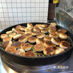 瞪眼牛煎包·大锅牛肉汤(万体馆店)的招牌牛肉煎包好不好吃?