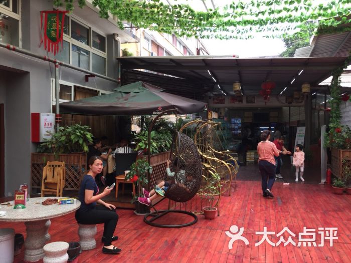 多伦多海鲜自助餐厅_国外海鲜主题餐厅设计_将军匙海鲜餐厅