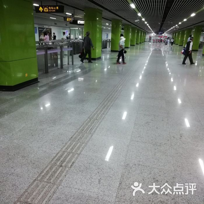 江湾体育场-地铁站
