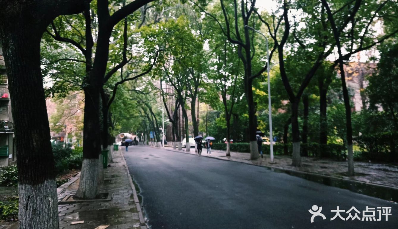 嘻嘻湖北大学一共三个校区现在主要说武昌校区
